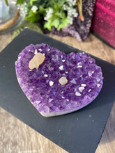 Load image into Gallery viewer, Amethyst Heart