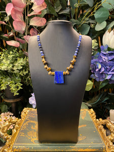 I Sphinx, therefore I am - crystal necklace