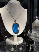 Load image into Gallery viewer, Super High grade Labradorite cabachon pendant and necklace