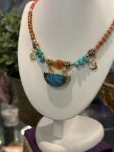 Load image into Gallery viewer, Sunstone/ Labradorite crystal necklace