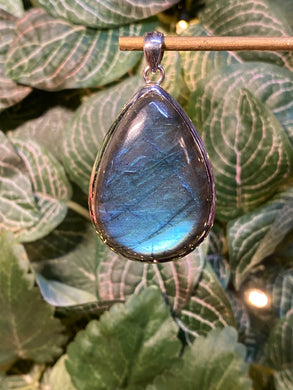 Labradorite drop pendant