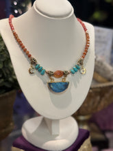 Load image into Gallery viewer, Sunstone/ Labradorite crystal necklace