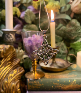 The Witches Knot silver pendant