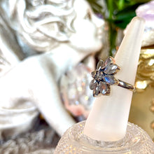 Load image into Gallery viewer, Labradorite Flower Ring
