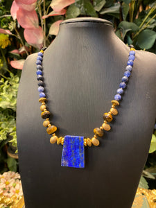 I Sphinx, therefore I am - crystal necklace