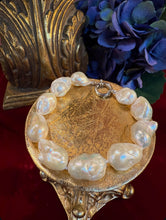 Load image into Gallery viewer, Baroque Pearl knotted bracelet