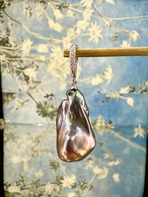Peacock Black natural Baroque Pearl pendant
