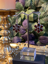 Load image into Gallery viewer, Garnet Flower earrings
