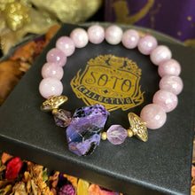 Load image into Gallery viewer, Kunzite &amp; Charoite crystal bead bracelet