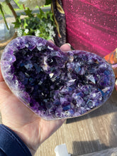 Load image into Gallery viewer, Large Amethyst crystal heart