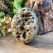 Load image into Gallery viewer, Pyrite crystal egg