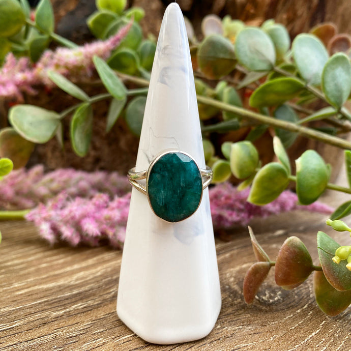 Emerald sterling silver ring